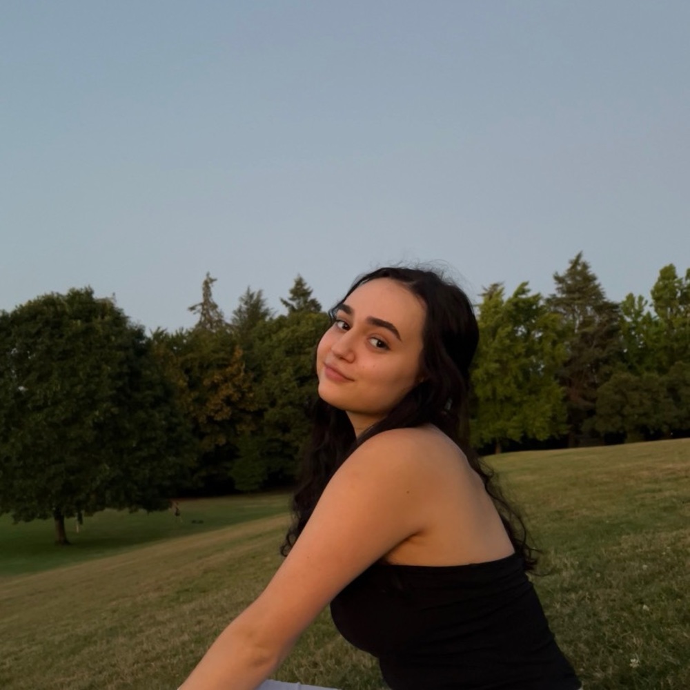 Meet your Posher, Flora